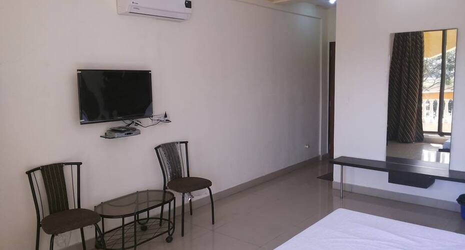 Hotel Trinity Grand, Lonavala 5